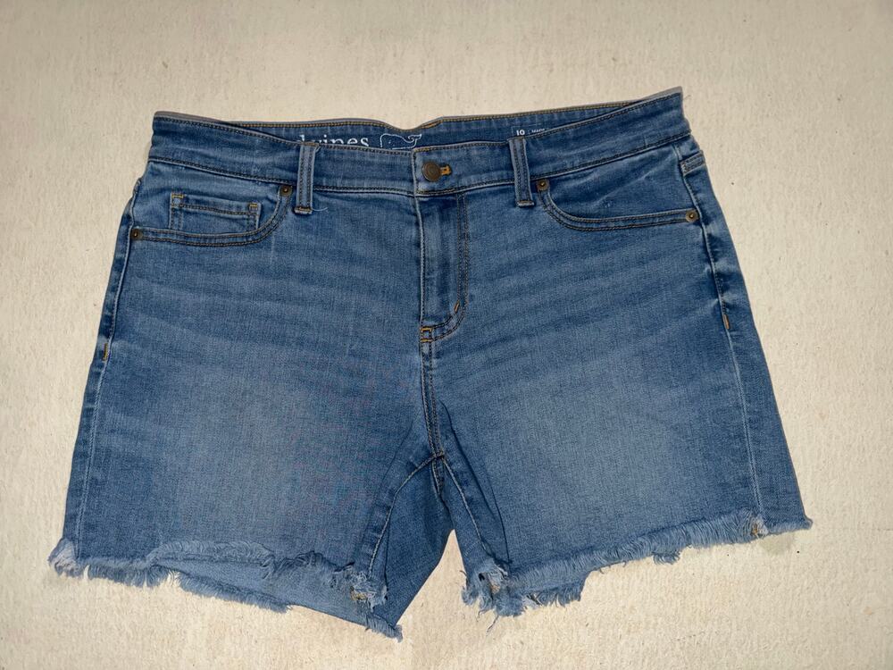 Vineyard women’s blue jeans shorts